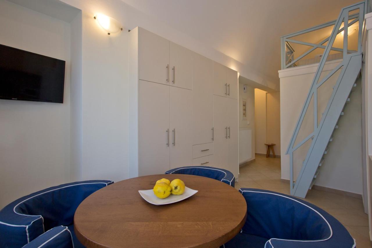 Santorini Med Homes - Sunday Apartment เมซาเรีย ภายนอก รูปภาพ