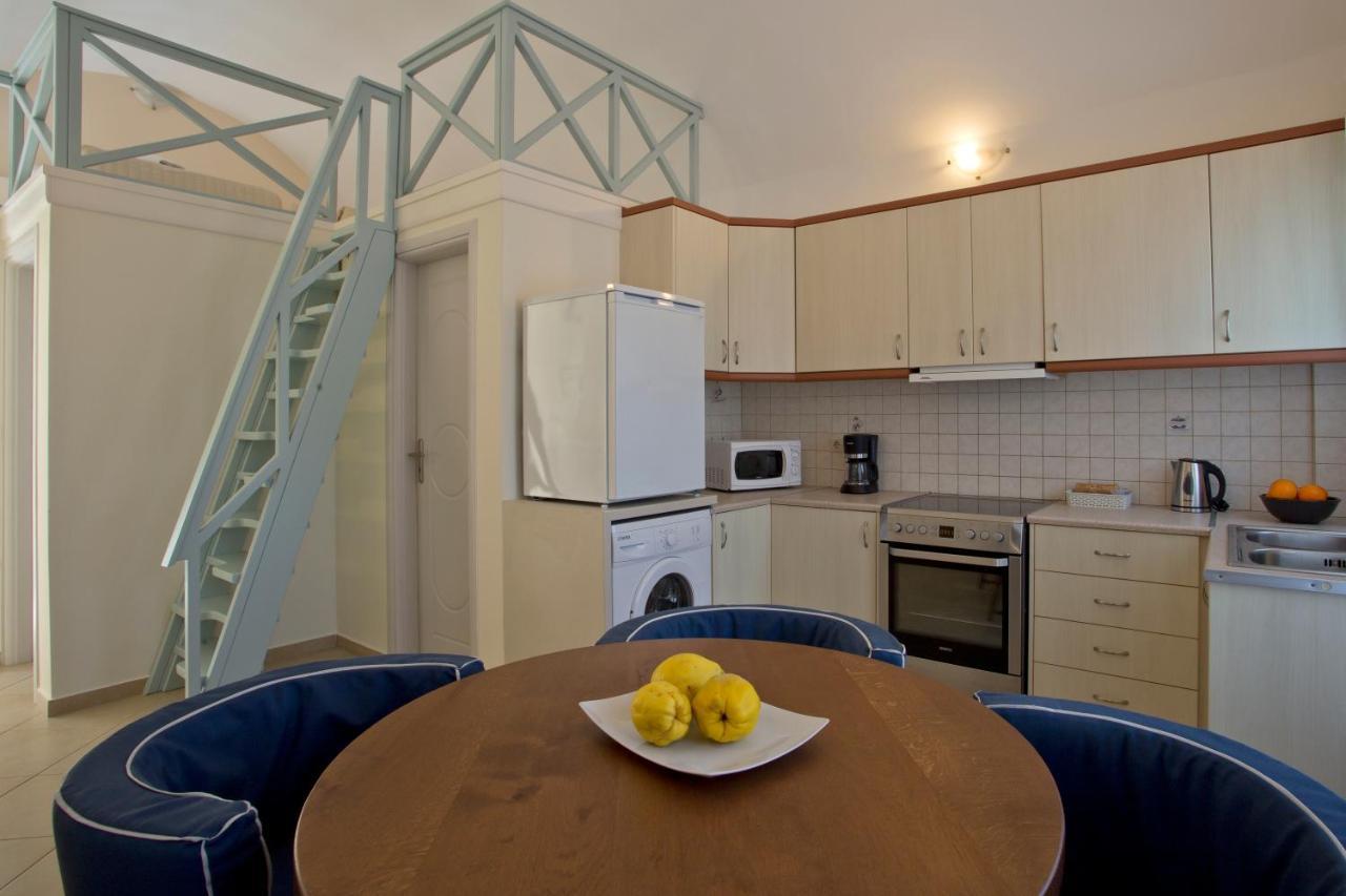 Santorini Med Homes - Sunday Apartment เมซาเรีย ภายนอก รูปภาพ