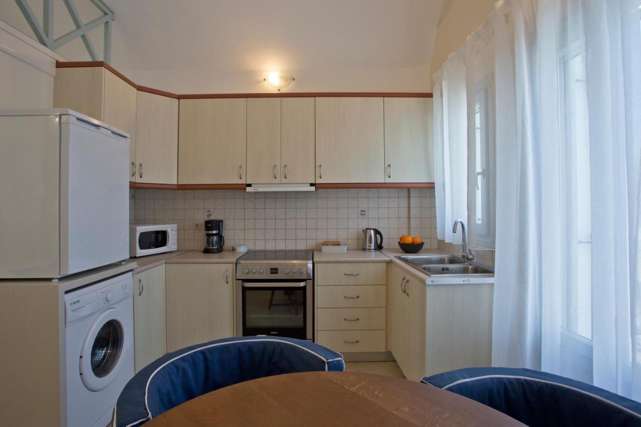 Santorini Med Homes - Sunday Apartment เมซาเรีย ภายนอก รูปภาพ