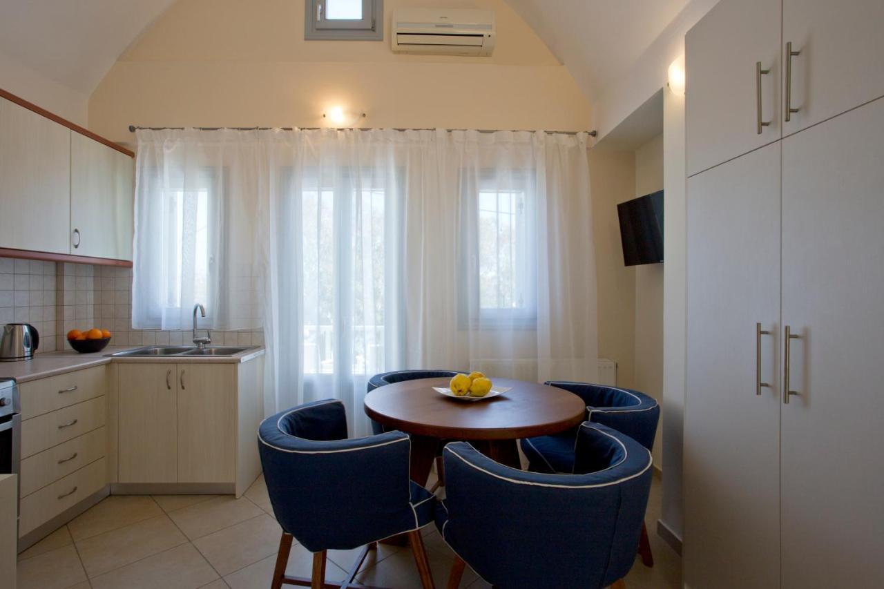 Santorini Med Homes - Sunday Apartment เมซาเรีย ภายนอก รูปภาพ