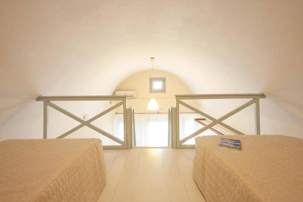 Santorini Med Homes - Sunday Apartment เมซาเรีย ภายนอก รูปภาพ
