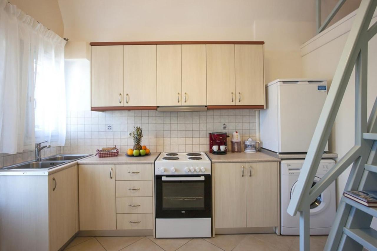 Santorini Med Homes - Sunday Apartment เมซาเรีย ภายนอก รูปภาพ