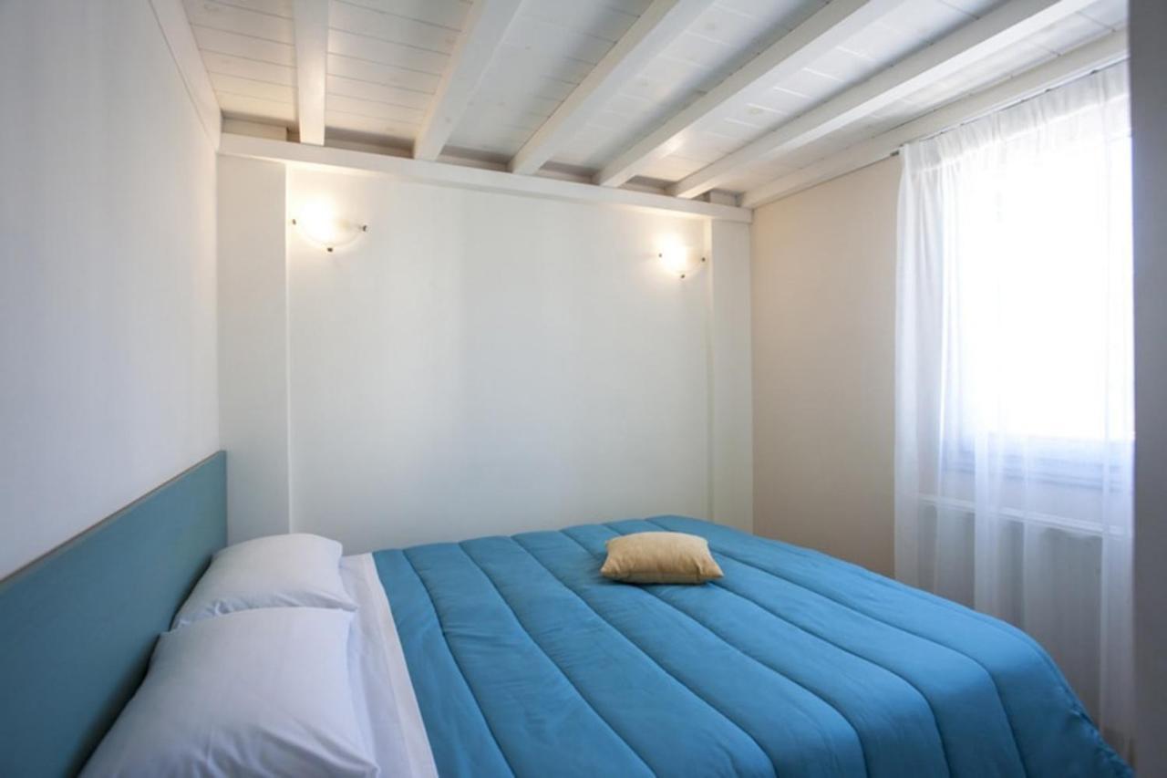 Santorini Med Homes - Sunday Apartment เมซาเรีย ภายนอก รูปภาพ