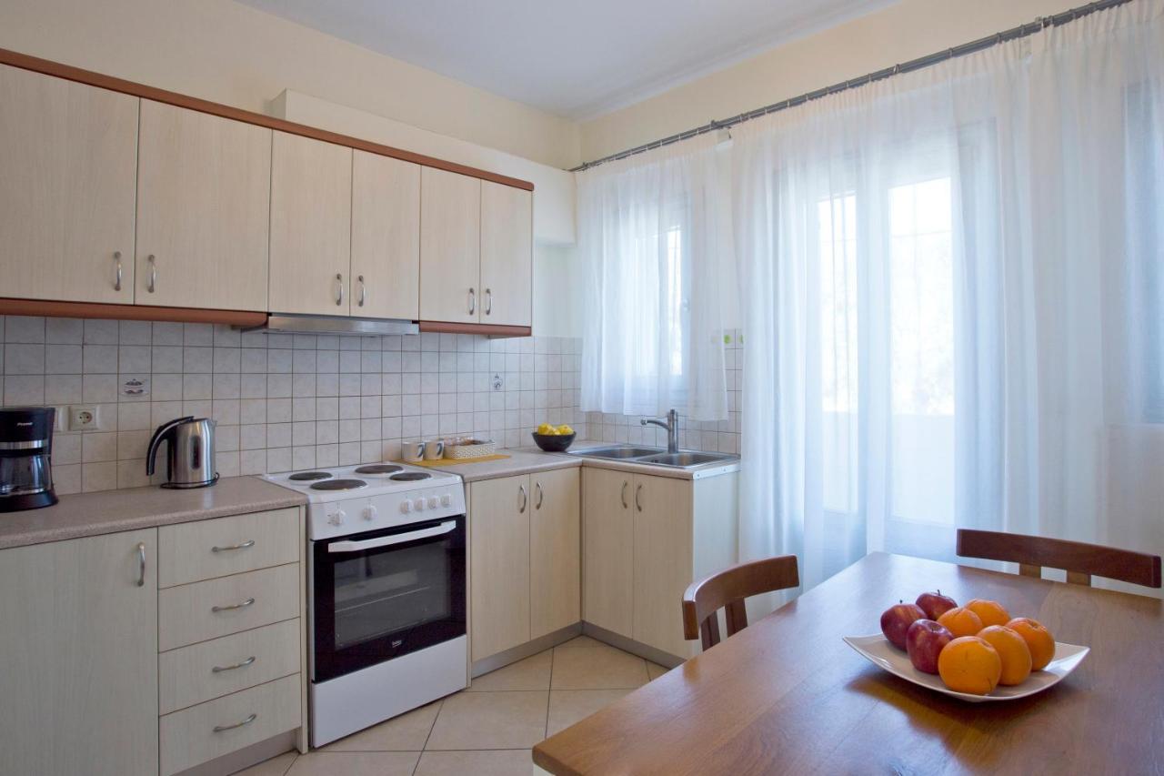 Santorini Med Homes - Sunday Apartment เมซาเรีย ภายนอก รูปภาพ