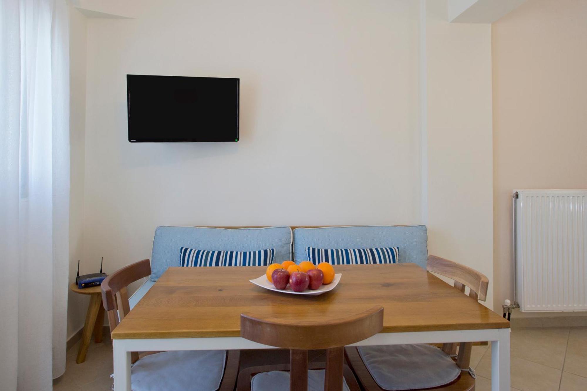 Santorini Med Homes - Sunday Apartment เมซาเรีย ภายนอก รูปภาพ
