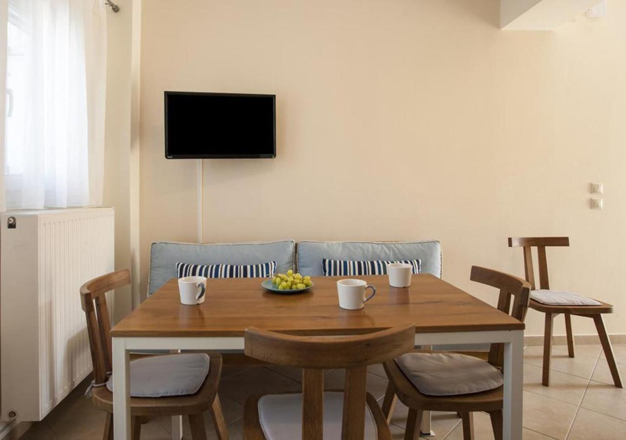 Santorini Med Homes - Sunday Apartment เมซาเรีย ภายนอก รูปภาพ