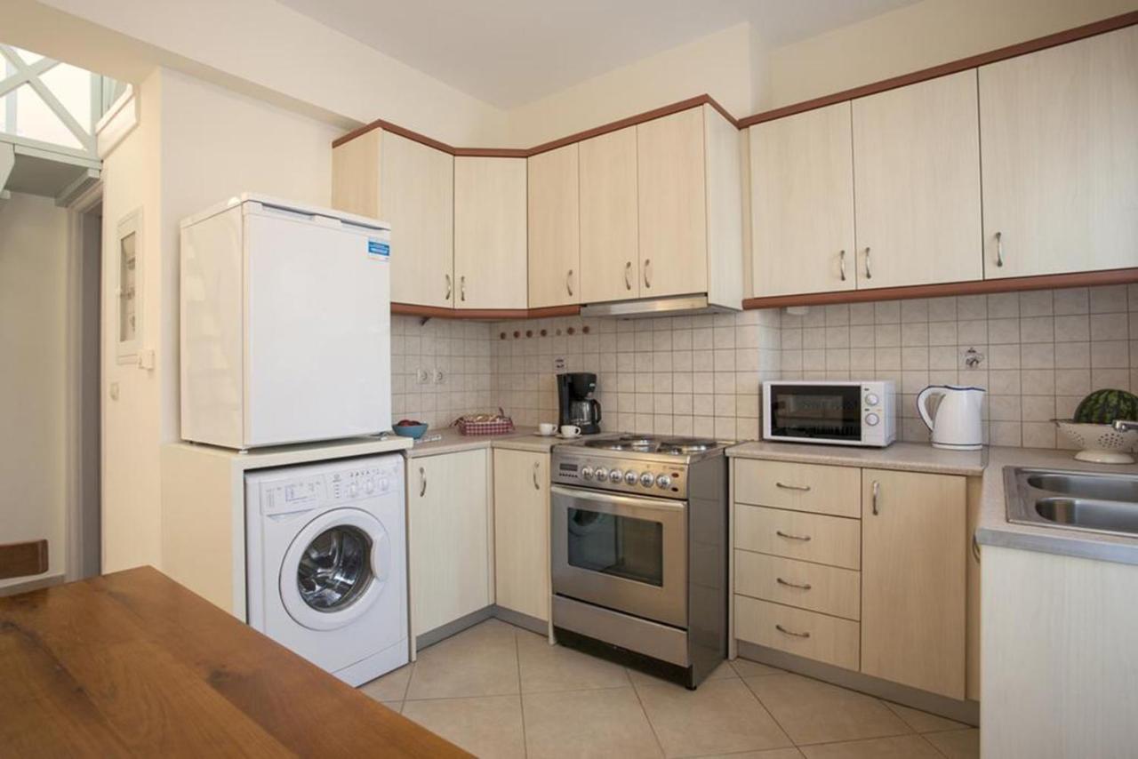 Santorini Med Homes - Sunday Apartment เมซาเรีย ภายนอก รูปภาพ